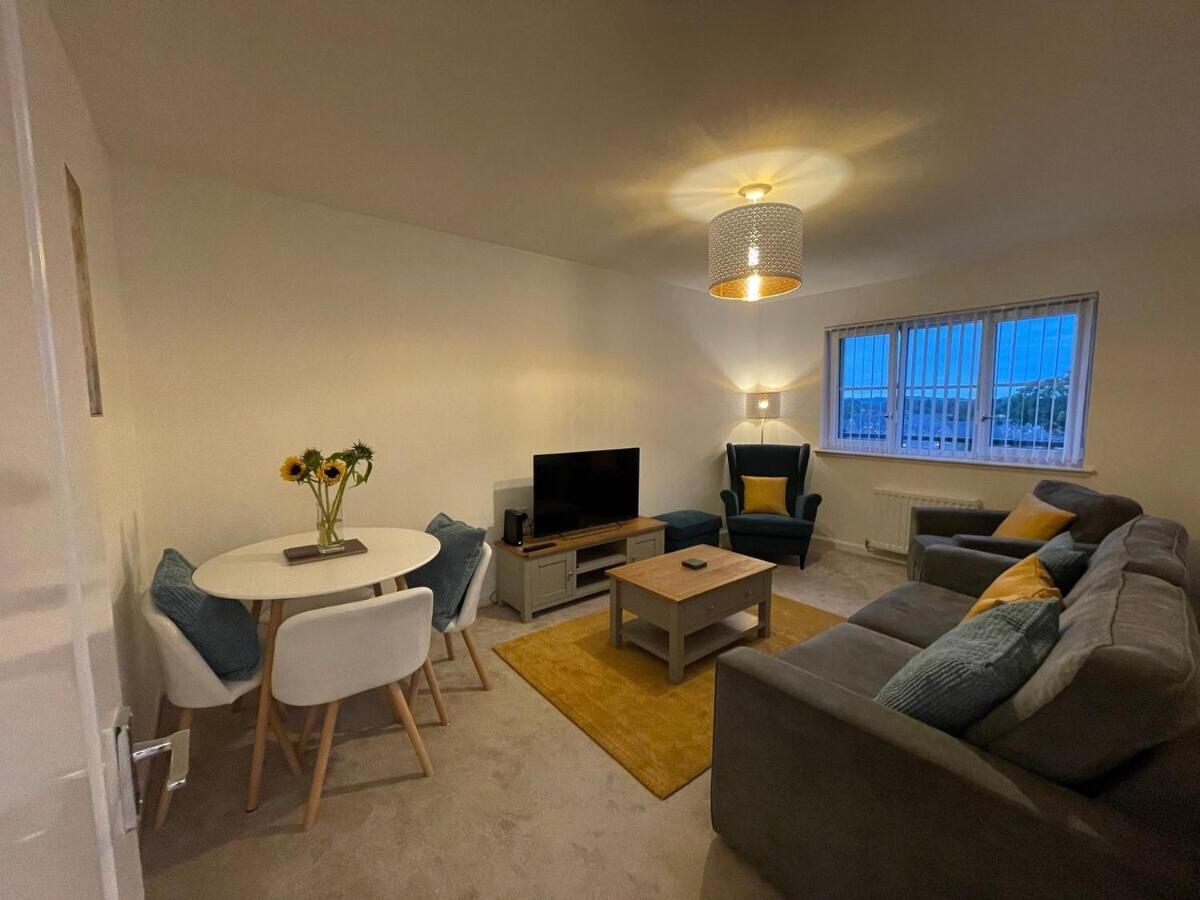2 Bedroom Luxury Flat In Quiet Village Of Bishopton Bishopton (Renfrewshire) Exterior foto