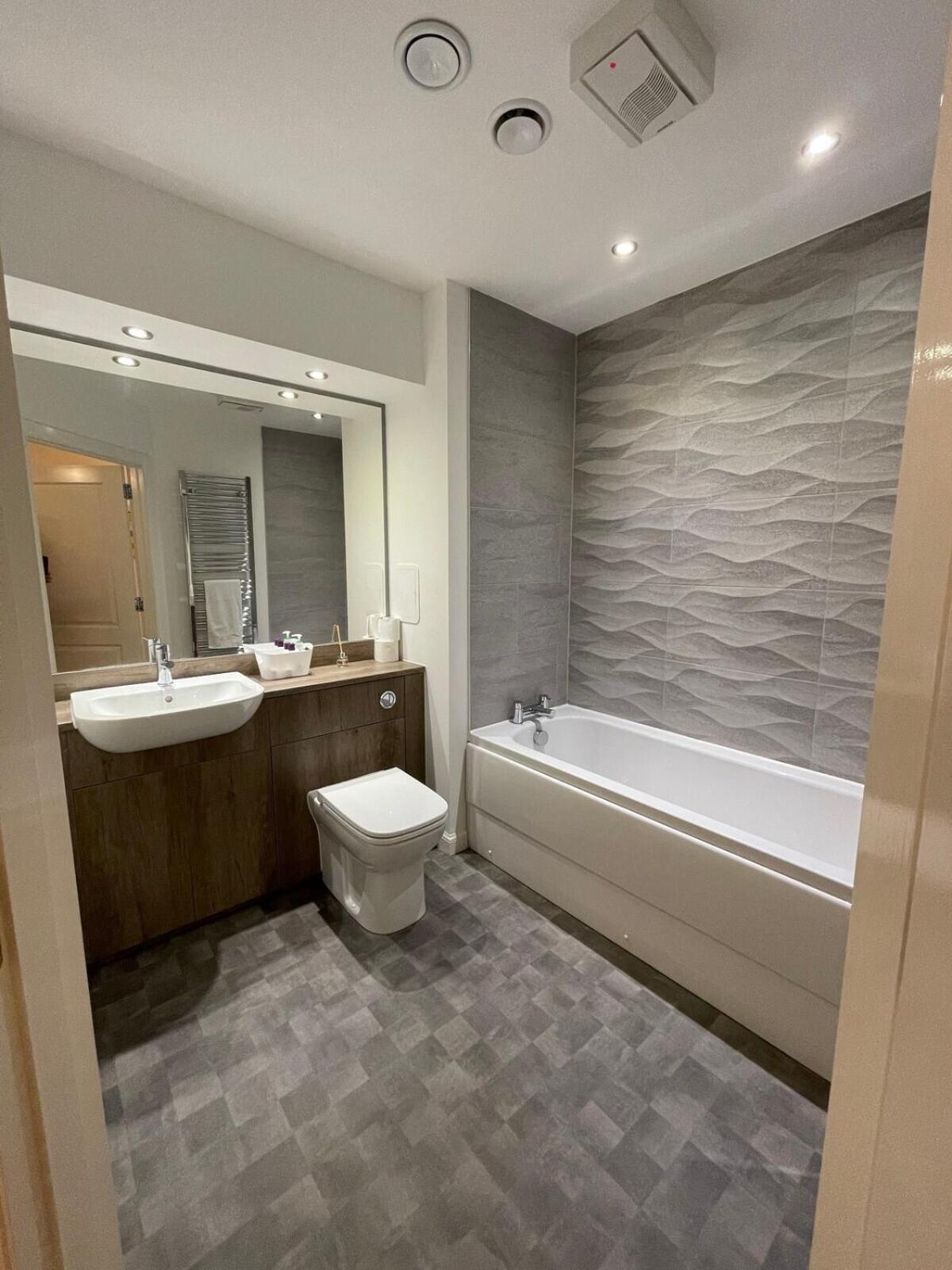 2 Bedroom Luxury Flat In Quiet Village Of Bishopton Bishopton (Renfrewshire) Exterior foto